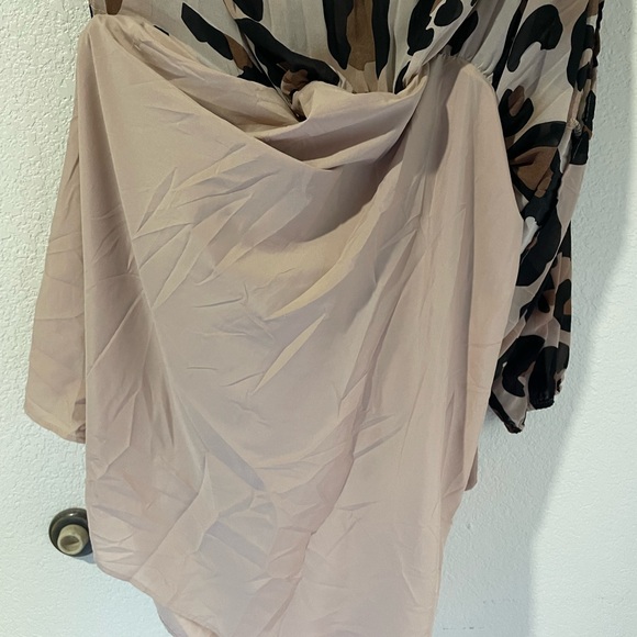 Pretty Leopard Print Crossover Dress w/belt - Picture 4 of 5